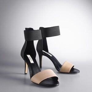 Vera Wang Black and Tan Heels